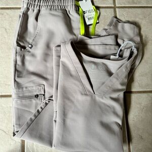 Figs slate scrub set